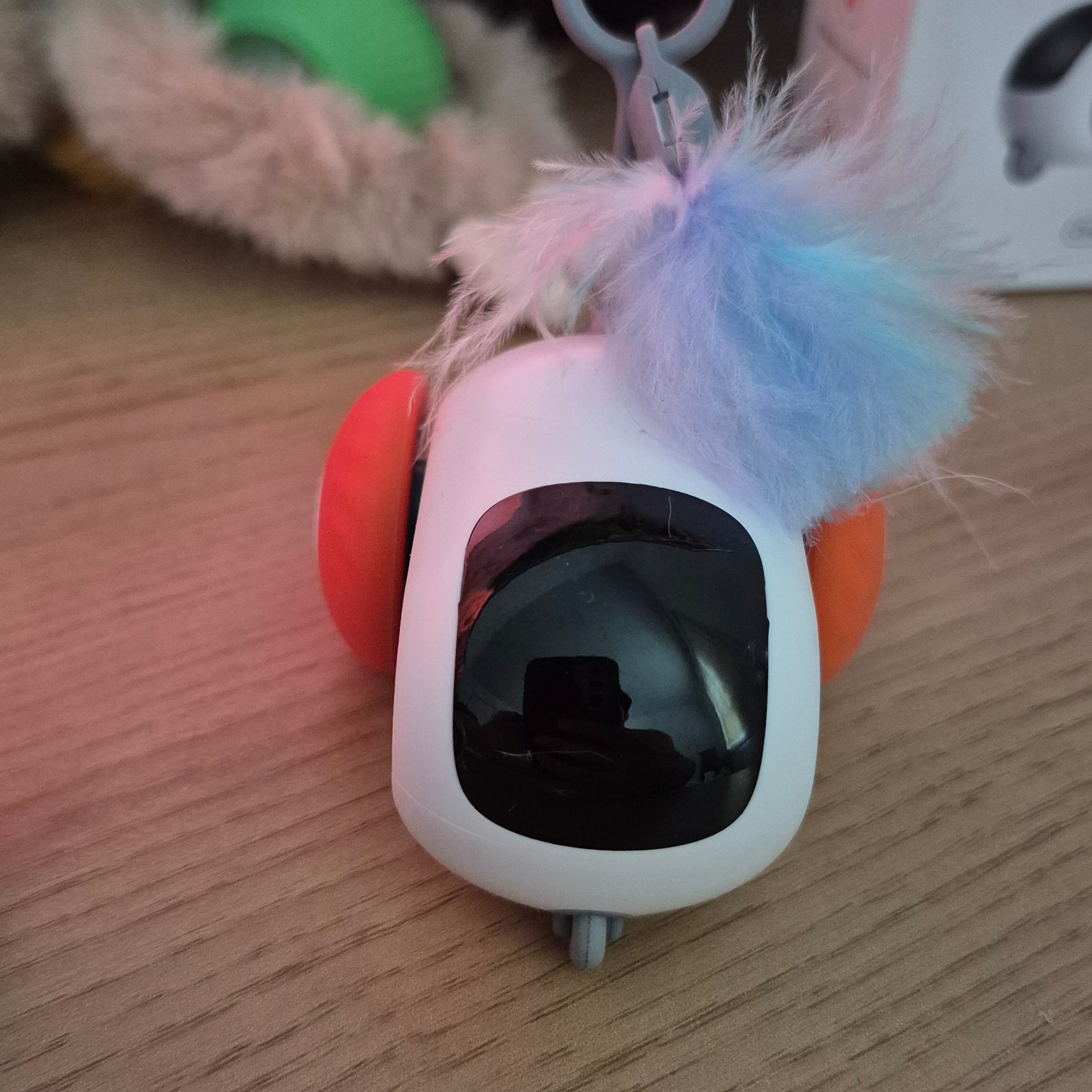 Small electronic device with a feather attachment on a textured surface